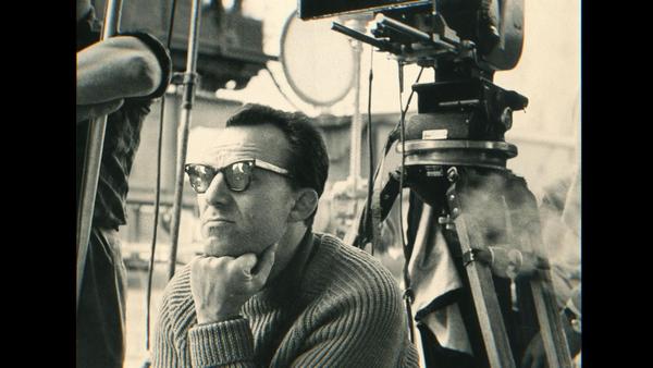 Pasazer Andrzej Munk / Short: In The Circle