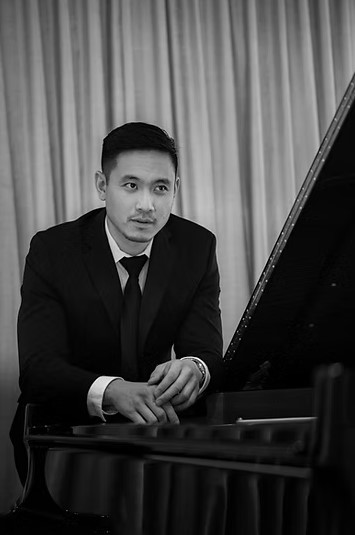 Andrew Yang, piano